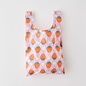 BAGGU & Miffy Baby Baggu Reusable Tote Bag - Strawberry Miffy (UO Exclusive)